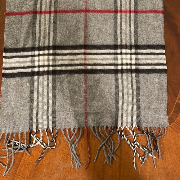 Lord & Taylor nwot gray stripe fringed scarf - Picture 2 of 5